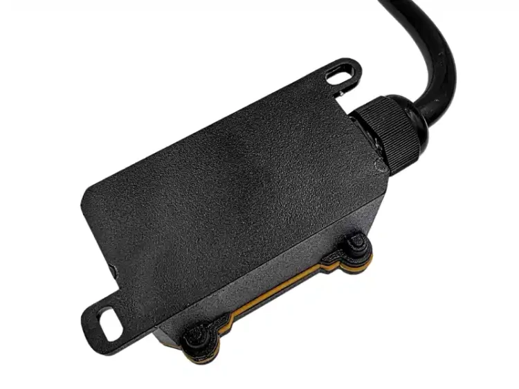 Przełącznik w obudowie hermetycznej IP65 20A 24V z przewodem 40 cm i końcówkami M6 - tył