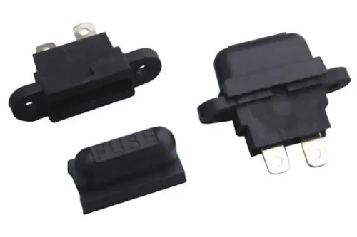 Gniazdo bezpiecznika samochodowego UNI z przykrywką i otworami montażowymi