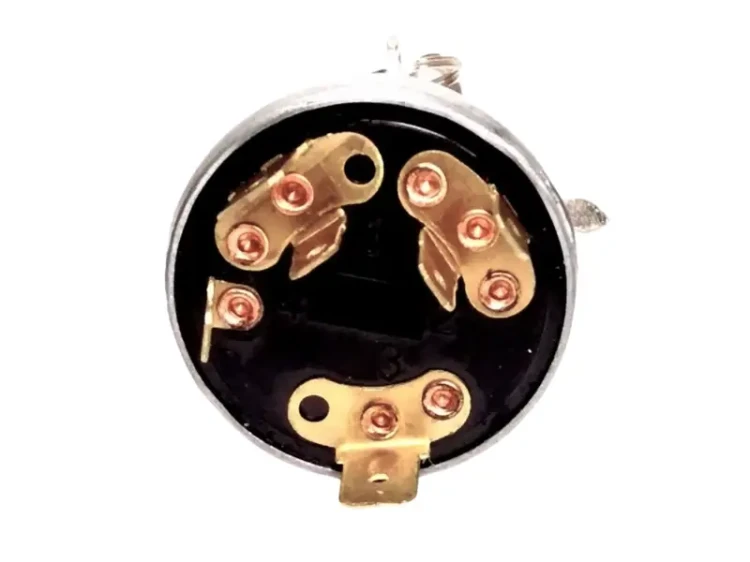 Stacyjka Ferguson widok styków